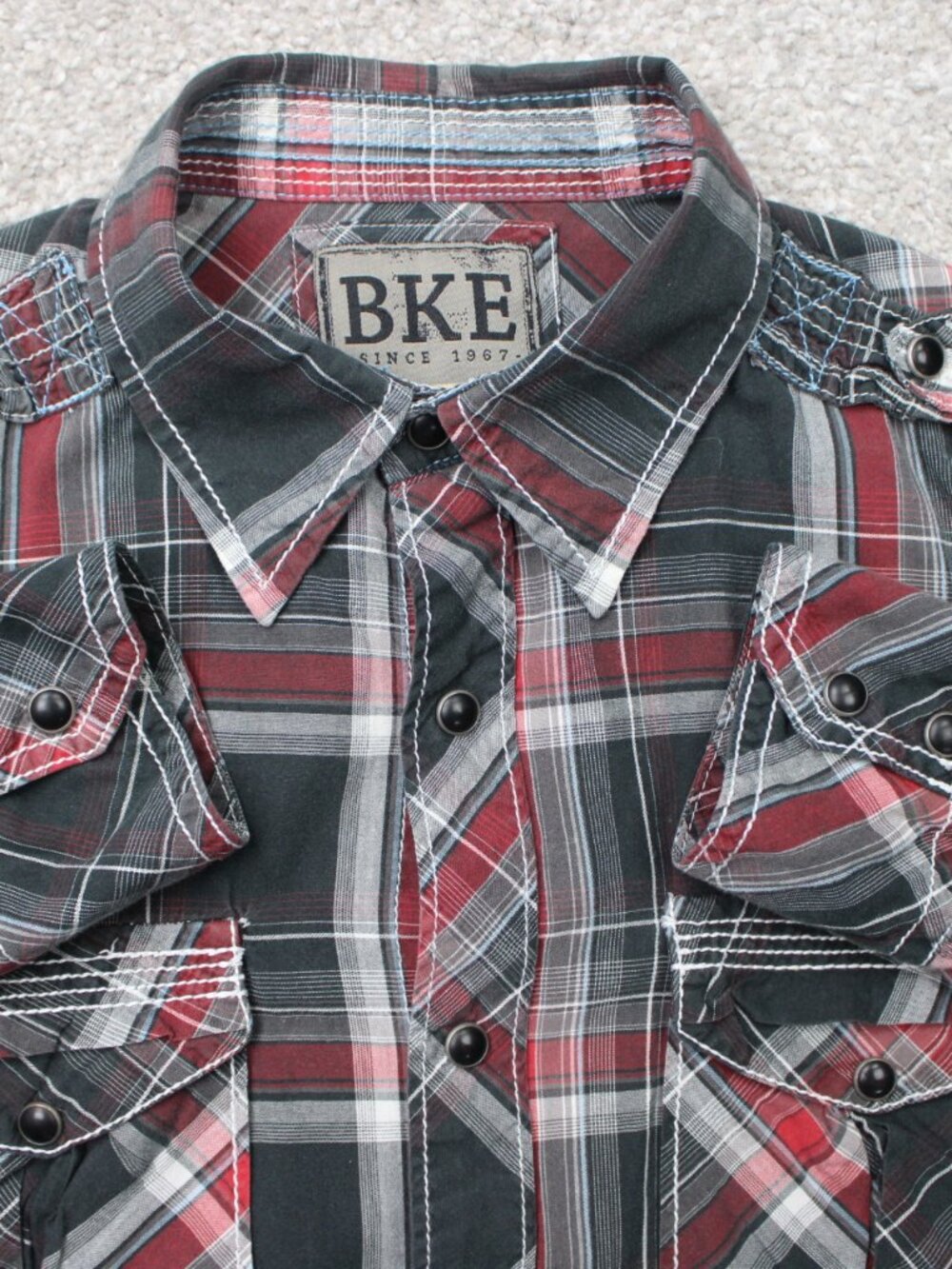 BKE Shirt Mens Small Red/Black Plaid Pearl Snap Athletic Fit Cotton Long Sleeve